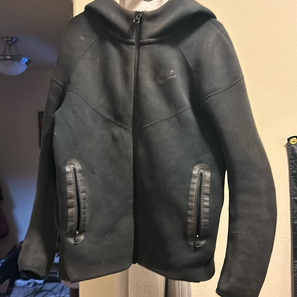 Black nike tech size Medium kids